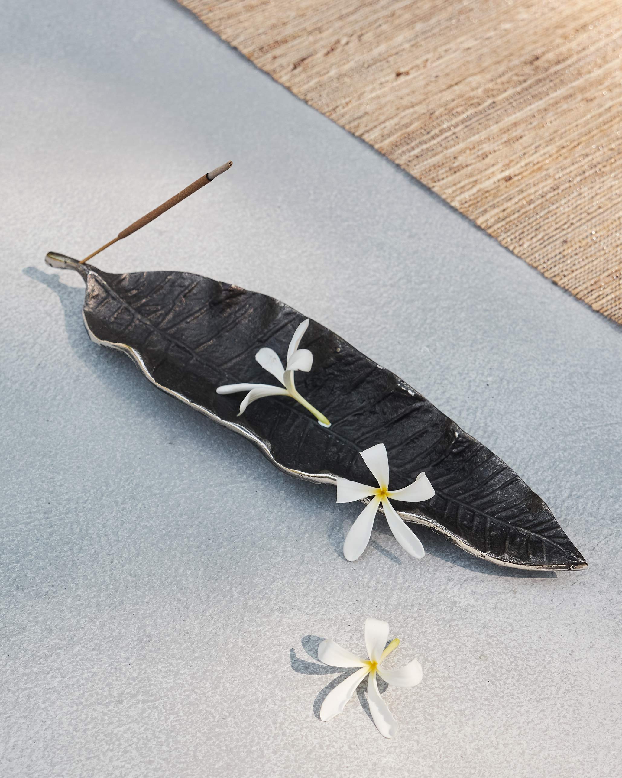 Mango leaf Incense Holder