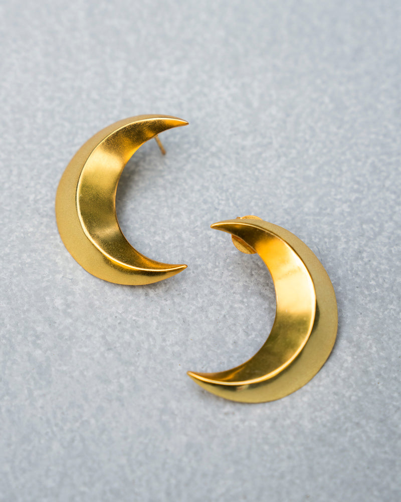 Crescent Studs Large - Gold