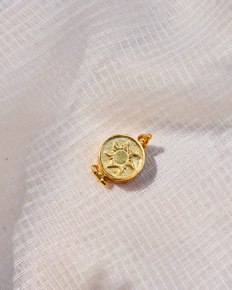 Surya Button Clip - Gold