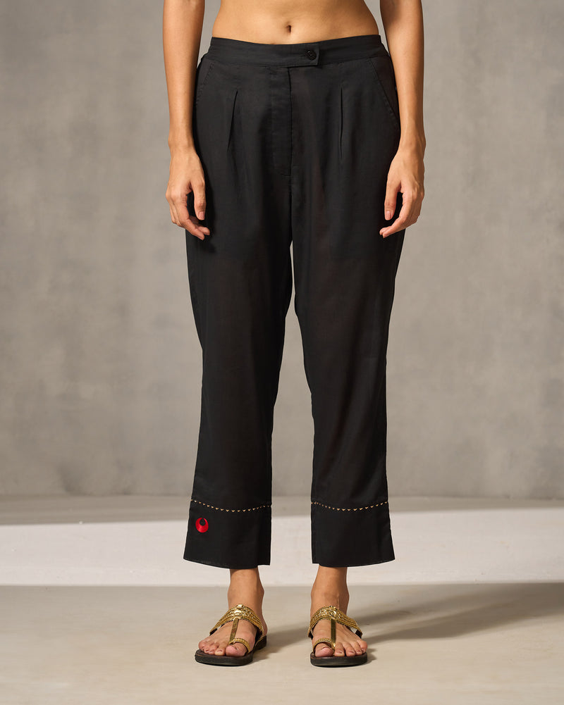 Novel Narrow Pants - Black